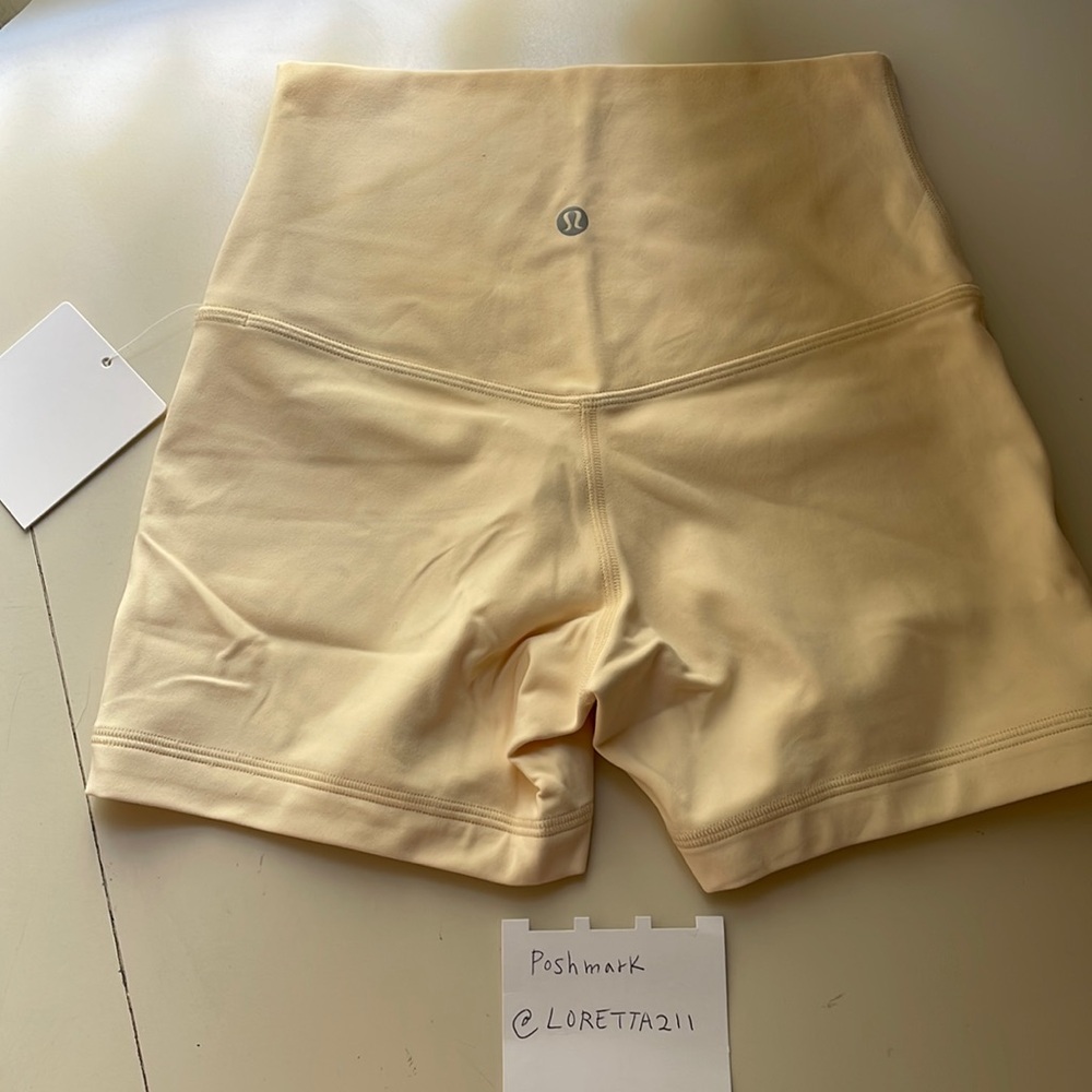 Lululemon Buttercream Align Shorts 4” Size 4 - Picture 8 of 8